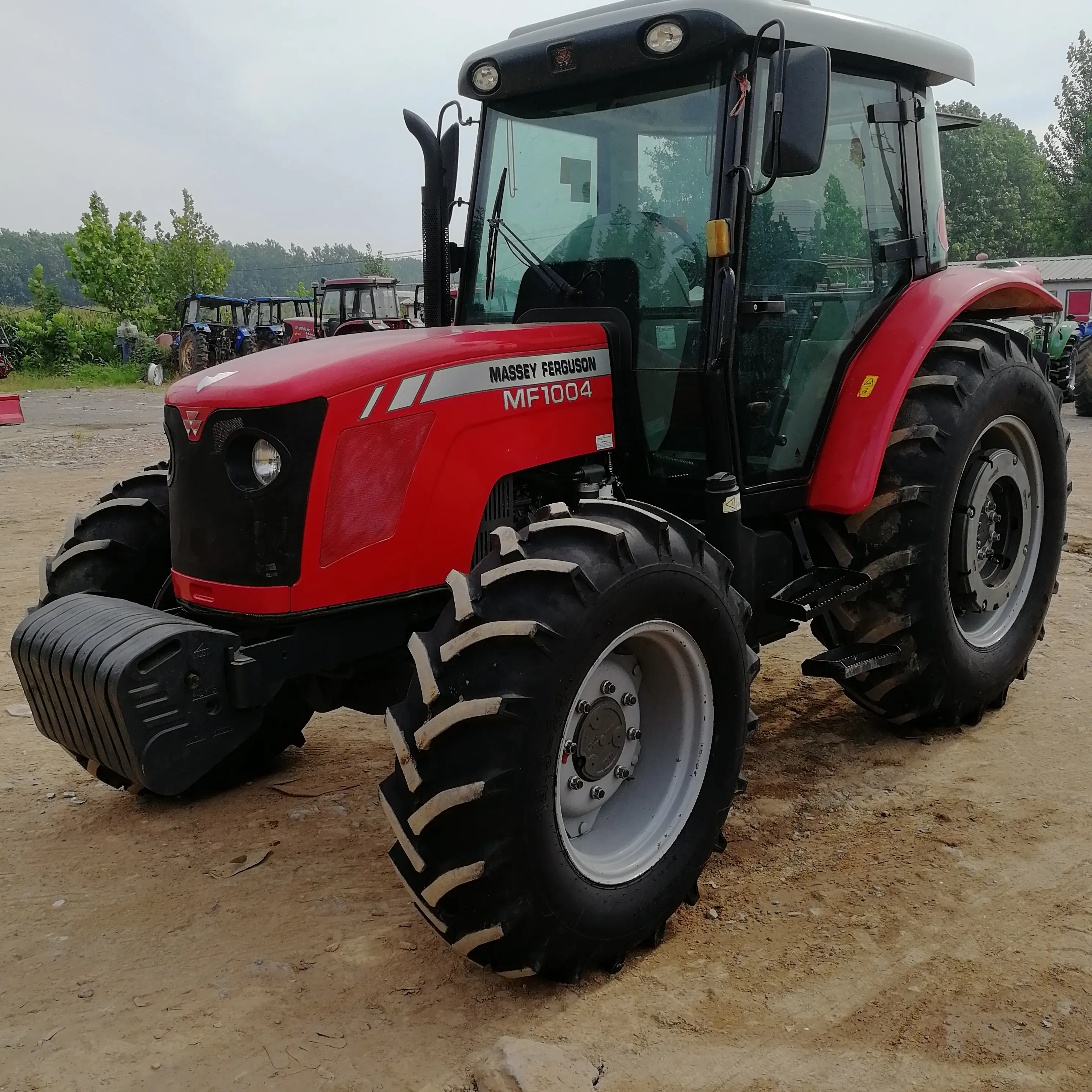 MF1104hp tractor es un tractor de segunda mano a estrenar con especificaciones asequibles y baratas de 4*4.