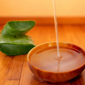 Extracto líquido natural de aloe vera de calidad transparente para formulaciones hidratantes para el cuidado de la piel y uso botánico multiusos - Product Image 1