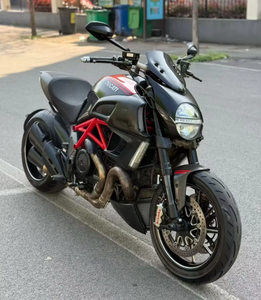 Oferta Especial: Motocicleta Ducati 1 Monster 1200CC, Refrigerada por Agua, Bicilíndrica, Premium, Potente, Estilo Cruiser - Product Image 1