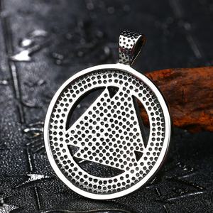 Collar con Colgante Triangular de Runas Personalizado en Acero Inoxidable, Amuleto de Plata Antigua Retro Vintage, Joyería Vikinga para Regalo - Product Image 5