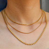 Collier à chaîne à maillons en acier inoxydable à trois couches pour femmes plaqué or Style tendance hypoallergénique étanche pour les fêtes en gros