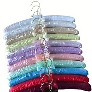 Cintres en mousse colorés et doux avec crochet chromé, pour chemisiers, en tissu épais, sans épaules de compression, antidérapants, rembourrés en satin - Product Image 1