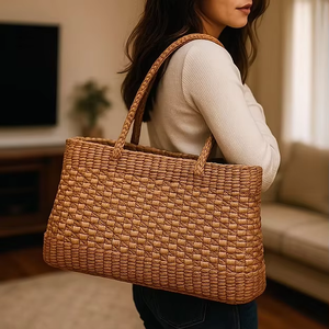 Elegante Bolso Tote para Mujer |   Diseño Elegante y Lujoso con Interior Espacioso y Materiales de Alta Gama - Product Image 2