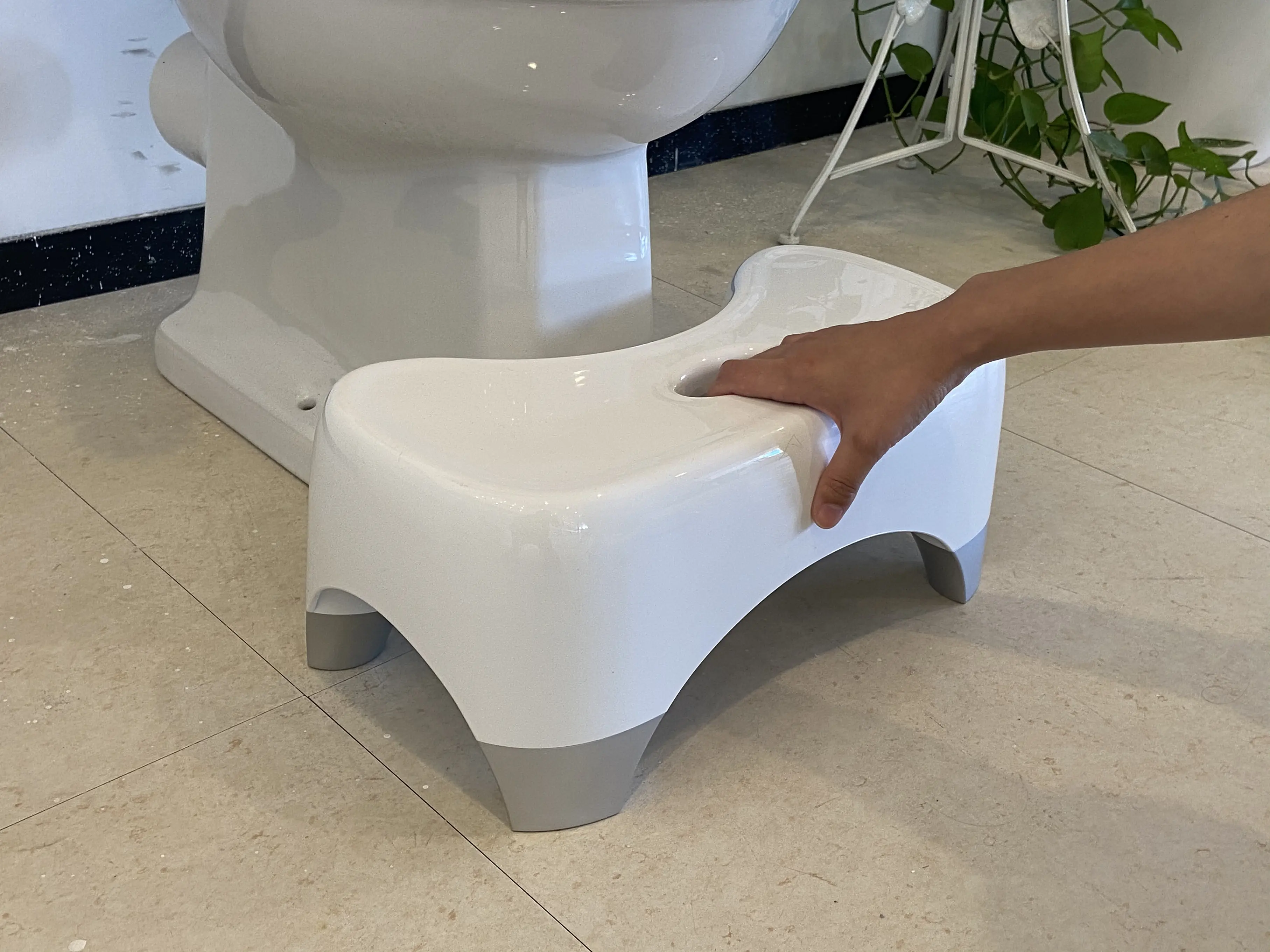 Gli sgabelli da toilette realizzati con materie prime di alta qualità sono antiscivolo che possono essere personalizzati