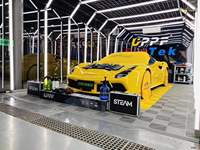 Dalles de sol modernes pour showroom automobile, tapis en PP antidérapant à emboîtement pour garage intérieur, centre de lavage de voitures et atelier de detailing automobile