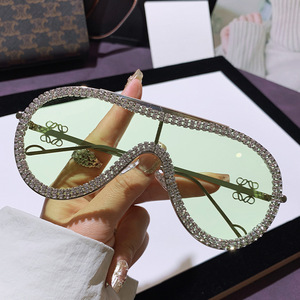 Lunettes de soleil Fashion Shield à monture intégrale UV400 pour femmes, protection solaire, style tendance - Product Image 5