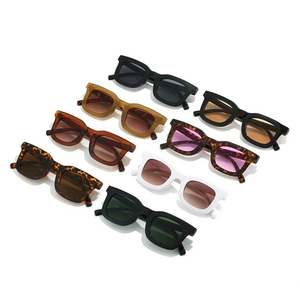 Lunettes de soleil rétro 2024 personnalisées avec logo, couleur gelée, style punk, verres dégradés, protection UV400, petites lunettes carrées pour hommes et femmes - Product Image 5