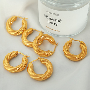 Pendientes de Aro Trenzados, Chapados en Oro de 18k, Aleación de Zinc, Diseño Geométrico, Joyería de Moda - Product Image 4