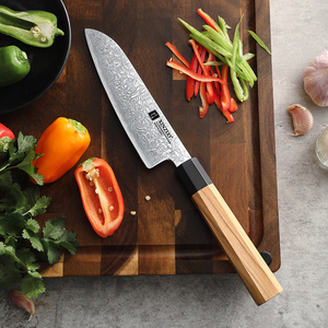 <span class=keywords><strong>Couteau</strong></span> Santoku japonais de luxe en acier damas 5.5 ''couteaux de <span class=keywords><strong>cuisine</strong></span> personnalisés manche en bois d'olivier boîte-cadeau - Product Image 1