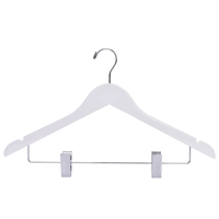 Cintres en bois blanc de qualité supérieure avec pinces métalliques réglables pour chemises, pantalons, costumes, placards et présentoirs de vente au détail