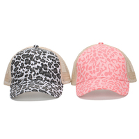 Gorra trucker unisex con logo personalizado, transpirable, de malla y lona, estilo béisbol, con cierre cruzado ajustable, ideal para el sol de verano.