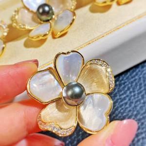 เข็มกลัดดอกคามิลเลียห้ากลีบระดับไฮเอนด์ ประดับเปลือกหอยธรรมชาติเคลือบทองแดงเคลือบทอง ประดับเพชรซิคอนและมุก สำหรับตกแต่งเสื้อผ้าหรือเป็นของขวัญ - Product Image 5