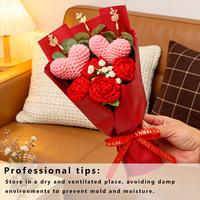 Bouquet de fleurs au crochet fait main créatif et polyvalent pour cadeau de Saint-Valentin, décoration de table d'appoint ou de rebord de fenêtre