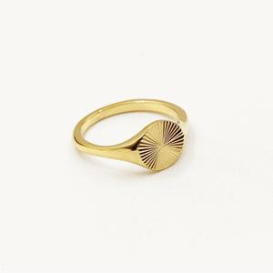 Anillo apilable Sunshine para mujer, acero inoxidable Chapado en IP de oro de 18 quilates, regalo de joyería de moda minimalista de alto pulido - Product Image 4