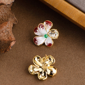 Pendientes de botón con forma de flor para mujer, de aleación, con engaste de bisel de cristal, para uso diario, tono oro rojo y blanco - Product Image 4