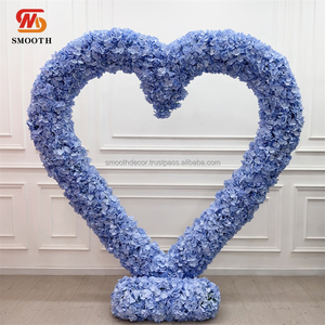 Arche de fleurs artificielles lisses pour mariage avec hortensias et roses en soie roses, bleues, rouges en forme de cœur - Couleurs et tailles personnalisables - Product Image 4