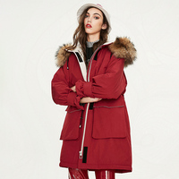 Vente en gros personnalisée Manteau en duvet de canard hiver 2023 pour femmes Parka de longueur moyenne Veste pour femmes en fourrure