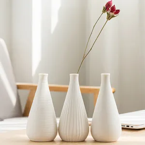 Venta al por mayor escandinavo flor florero blanco-Jarrón de cerámica mate para decoración del hogar, jarrón de escritorio personalizado, moderno, a rayas, escandinavo, minimalista, janandi bisque, blanco