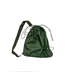 Sac bandoulière Eden vert chasseur avec fermeture éclair latérale pour un rangement facile et une sangle en nylon amovible polyvalente - Product Image 3