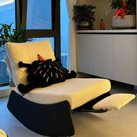 Fauteuil à bascule en velours avec repose-pieds, design moderne et rembourrage doux, idéal pour la lecture, la chambre, l'appartement ou l'hôtel