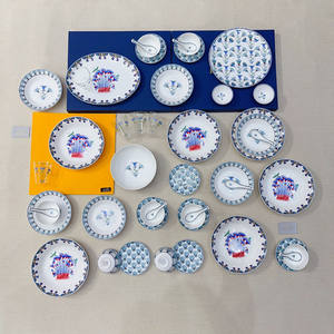 Service de table en porcelaine fine de style européen coloré avec motif végétal, assiette de présentation en céramique - Product Image 1