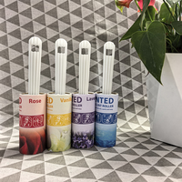 Rouleau à peluches adhésif parfumé efficace pour éliminer les poils et les fibres d'animaux Outil de soin pratique pour la maison et la voiture