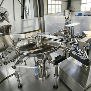 Machine de remplissage automatique de liquides en sachets Doypack à bec verseur pour sauce huître et lait - Product Image 4