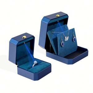 Joyero de cuero PU con luz LED para anillo, collar, regalo, exhibición, logotipo personalizado - Product Image 4