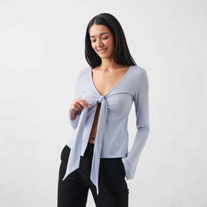 T-shirt à manches longues pour femme, coupe ajustée, couleur noire unie avec nœud à nouer sur le devant, pour le marché européen et américain - Product Image 4