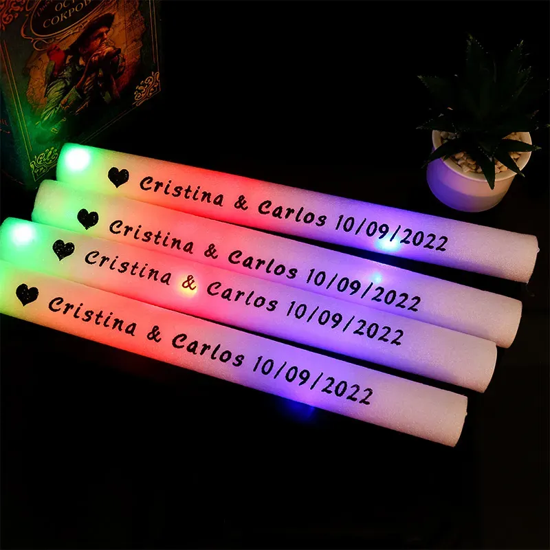 Più popolare LED Glow Stick sfuso colorato RGB bastone di schiuma bagliore tubo di allegria chiaro scuro per il compleanno di Natale barretti di nozze forniture per feste