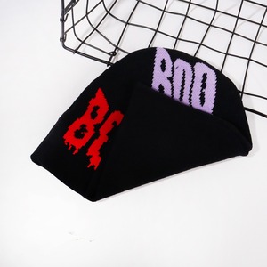 Fabricante de gorros Logotipo personalizado Texto en negrita Moda y moda para adolescentes Tejido Y2k Beanie Top redondo sin pliegues Sombreros de invierno - Product Image 4