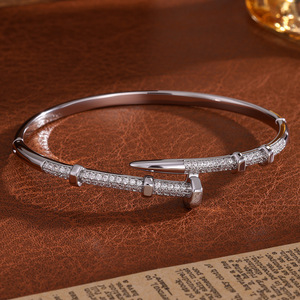 Bracciale Rigido a Vite Regolabile in Acciaio Inossidabile 316L - Braccialetto Minimalista a Polsino Aperto da Donna Gioielli Ipoallergenici - Product Image 5