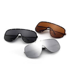 Nouvelles <span class=keywords><strong>lunettes</strong></span> de <span class=keywords><strong>soleil</strong></span> polarisées monobloc 2023, monture large tendance, <span class=keywords><strong>lunettes</strong></span> à rivets intégrés, monture complète, pare-vent - Product Image 2