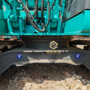 Excavatrice sur chenilles hydraulique d'occasion Kobelco SK135 SK130 de 13,5 tonnes, engin de construction, machine agricole et de jardinage - Product Image 2