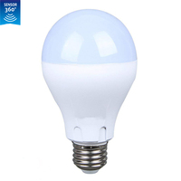 Bombilla LED Inteligente con Sensor de Movimiento SKD A19 4W/7W E26/E27/B22 AC 110-220V, Cuerpo de Plástico, Garantía de 3 Años, Regulable