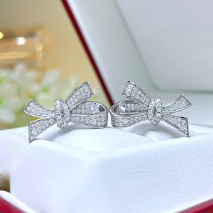 Orecchini a perno con fiocco dolce per donna, accessori per l'orecchio semplici e alla moda per l'uso quotidiano, outfit casual e regalo - Product Image 4