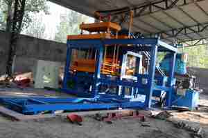 Machine <span class=keywords><strong>de</strong></span> fabrication <span class=keywords><strong>de</strong></span> blocs <span class=keywords><strong>de</strong></span> pavés en béton hydraulique automatique QT10-<span class=keywords><strong>15</strong></span>, emboîtables - Product Image 4