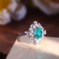 Gemischter Schliff Halo Oval Labor-gezüchteter Paraiba Turmalin Statement-Ring S925 Silber Rhodiniert Edelstein-Schmuck für luxuriöse Urlaubstage