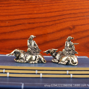 Figurine en laiton Dingtong Laozi montant un bœuf, objet décoratif artistique rétro, artisanat, maison, bureau, salle d'étude, culturel et petit objet décoratif. - Product Image 1