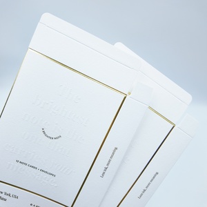 Boîte en papier gaufré blanc pur personnalisée, design minimaliste avec dorure à chaud, texture premium, vente en gros pour cartes postales - Product Image 2