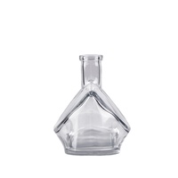 Bouteille carrée vide en verre pour spiritueux (vodka, tequila, whisky, brandy) avec bouchon, finition givrée et gravure