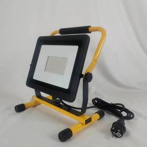 Projecteur LED portable 100W avec support, norme CE européenne, éclairage de chantier extérieur - Product Image 2