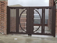 Conception coulissante automatique de porte de cour en aluminium robuste de style classique pour les villas et les maisons Clôtures d'art élégantes
