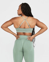 Ensemble de sport sans couture pour femmes : soutien-gorge sexy à bretelles, leggings taille haute froncés pour un effet push-up, et shorts de yoga – Vente en gros