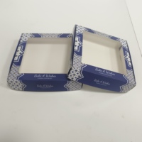 Boîte cadeau pour gâteau à la crème avec logo personnalisé OEM, 4 compartiments, fenêtre transparente, motif géométrique bleu marine, matériaux PET recyclés, carrée, épaisseur 2 mm