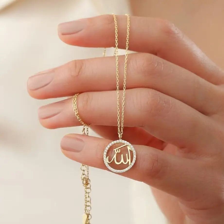 El más vendido, collar con nombre de Alá chapado en oro de 18K con piedra Cz, acero inoxidable, caligrafía árabe, joyería personalizada, collar Islámico