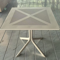 Table de salle à manger extérieure carrée moderne en plastique léger, durable, imperméable et résistante aux UV, idéale pour les bistrots, cafés et hôtels – Offre Spéciale