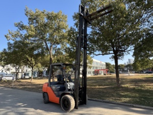 Chariots élévateurs d'occasion haute performance TCM et Toyota Komatsu FD100 FD200 FD30 FD50 - Composants principaux inclus (pompe) - Product Image 3