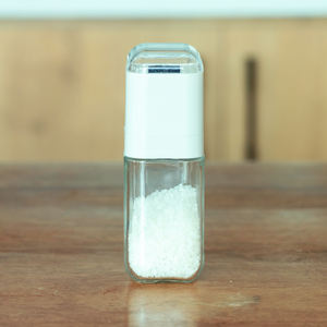 Ensemble <span class=keywords><strong>de</strong></span> moulins à <span class=keywords><strong>sel</strong></span> et poivre carrés manuels avec salière et poivrière personnalisées colorées ensemble <span class=keywords><strong>de</strong></span> bouteilles <span class=keywords><strong>de</strong></span> moulin en verre pour restaurant - Product Image 6