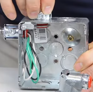 Konektor <span class=keywords><strong>SNAP</strong></span> in 1/2 "dengan mur pengunci dan terisolasi tenggorokan, rentang kabel 0.560-0.850, seng Die-cast, perak, - Product Image 5